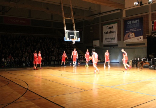 Hochschulorchester and friends meet Uni Baskets